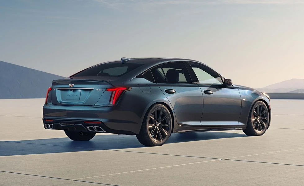 cadillac präsentiert das 2025 gt5-v blackwing precision package.